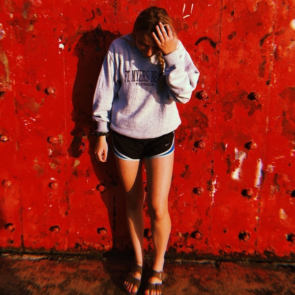 Profile Picture of Sydney Block (@blocksm) on Poshmark