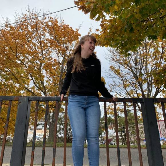 Profile Picture of Skyanna Iardella (@skyannaa) on Poshmark