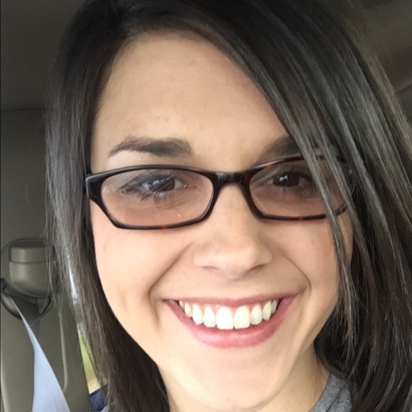 Profile Picture of Caroline Holthoff (@cholthoff) on Poshmark
