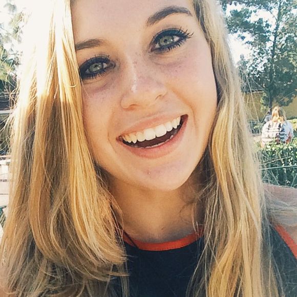 Profile Picture of Haley Lamb (@haleyylamb) on Poshmark