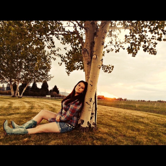 Halle Kleemeyer - Poshmark Profile Picture of Halle Kleemeyer (@hallejae) on Poshmark