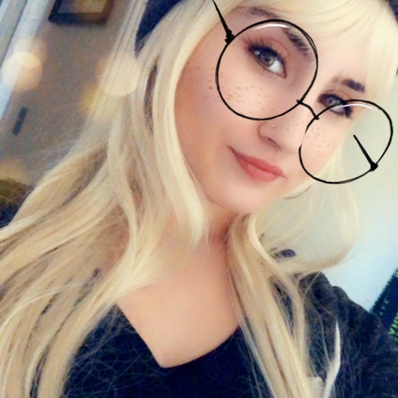 Profile Picture of Jessica Reza (@jessreza) on Poshmark