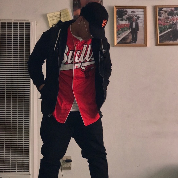 Profile Picture of James Xiong (@jamesdeslang) on Poshmark