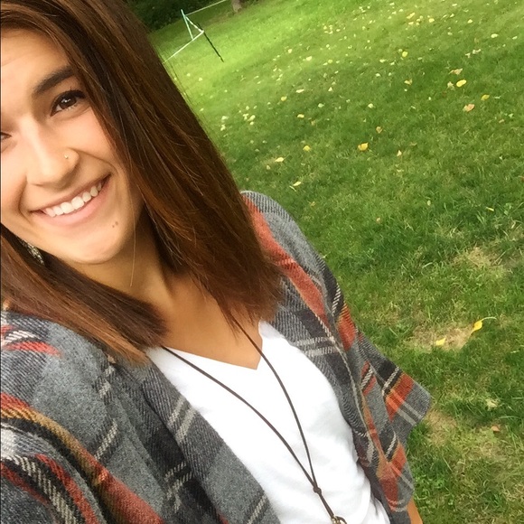 Profile Picture of Shye Makarrall (@shyemakarrall) on Poshmark