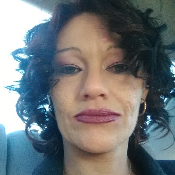 Profile Picture of Bernadette Smith (@ivie084) on Poshmark