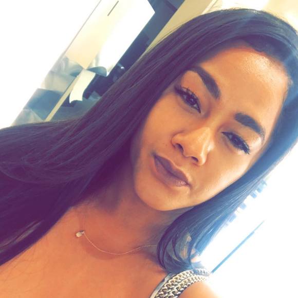 Profile Picture of Dinalyn Casimiro (@dreign4real) on Poshmark