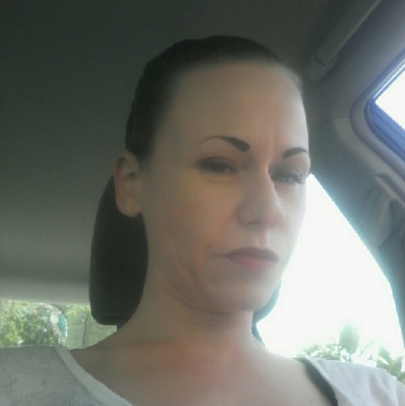 Profile Picture of Traci Bliss (@ptwest) on Poshmark