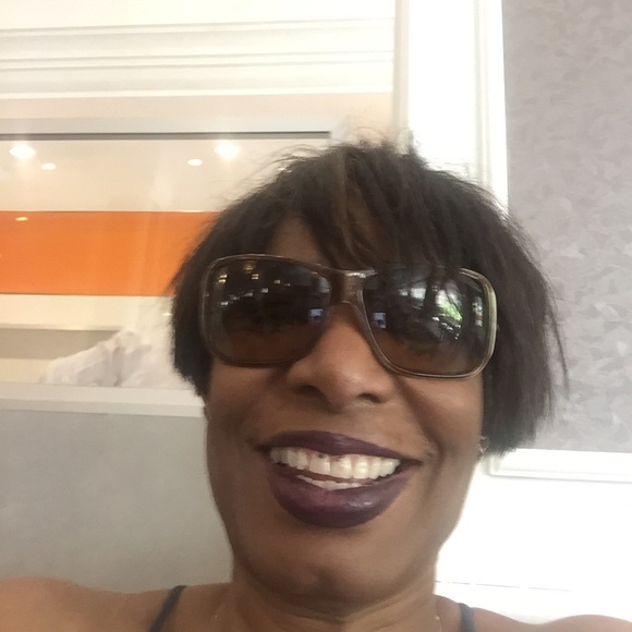 Profile Picture of Wanda Ochshorn (@wanda925) on Poshmark