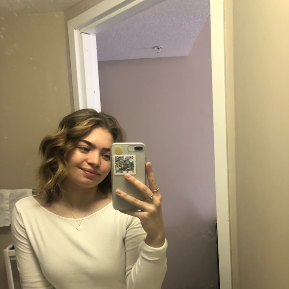 Profile Picture of Julia Carbone (@juliacarbone99) on Poshmark