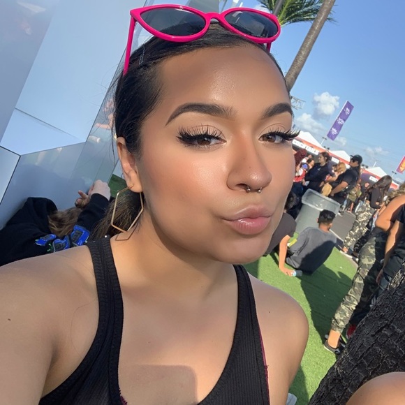 Profile Picture of Julia Arellano (@celearellano) on Poshmark