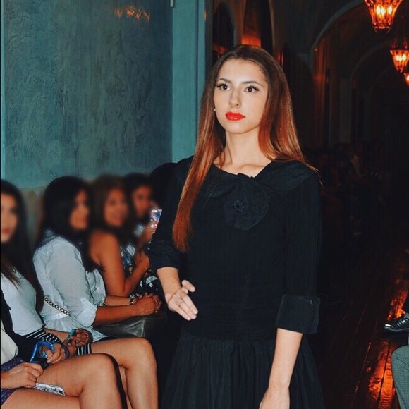 Profile Picture of Amanda Dyer (@amandadyer) on Poshmark