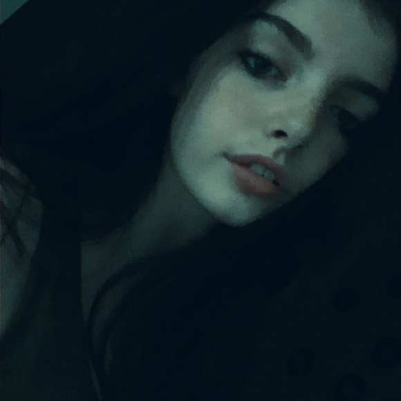 Profile Picture of Carys Chapman (@carysxshort) on Poshmark