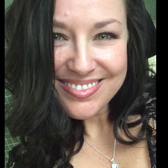 Profile Picture of Taffie H. (@taffiejean) on Poshmark