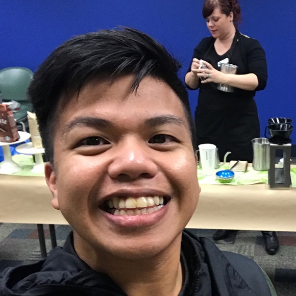 Profile Picture of John Acacio (@bigboybugoy) on Poshmark