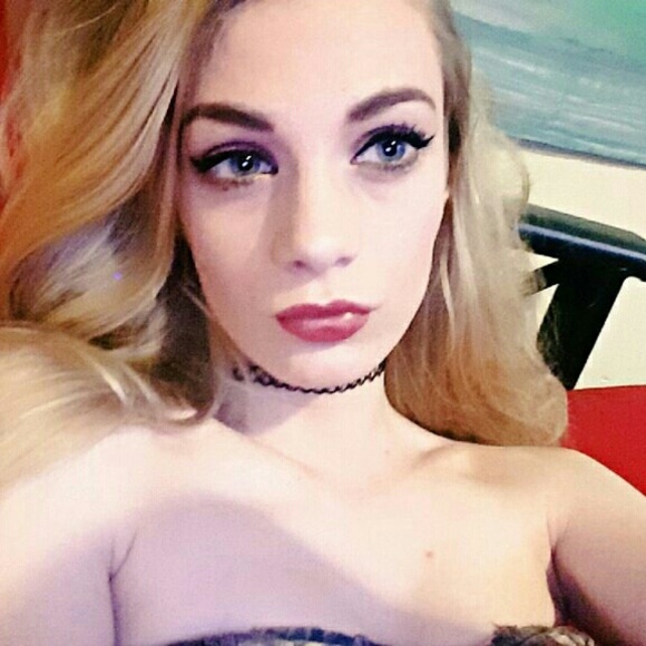 Profile Picture of Bryanna Devers (@bdevers) on Poshmark