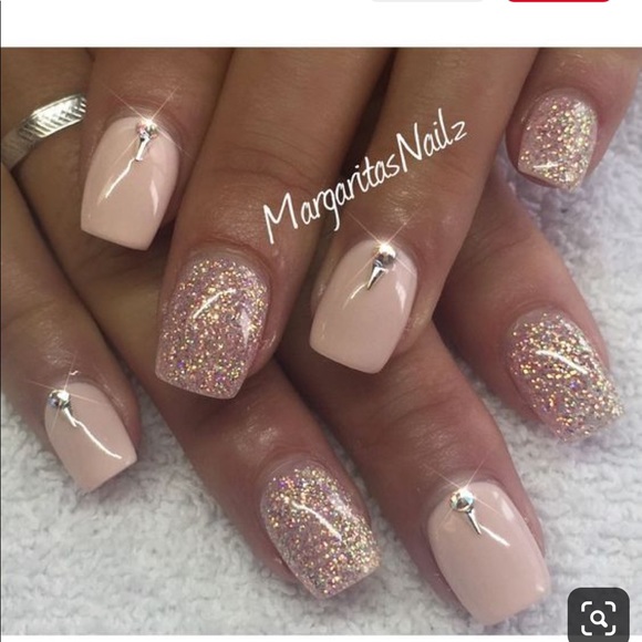 Profile Picture of Sola Kushimo (@sholeekj) on Poshmark