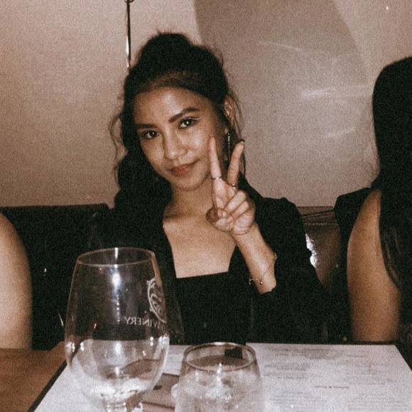 Profile Picture of Jolina Santos (@jolinaever) on Poshmark