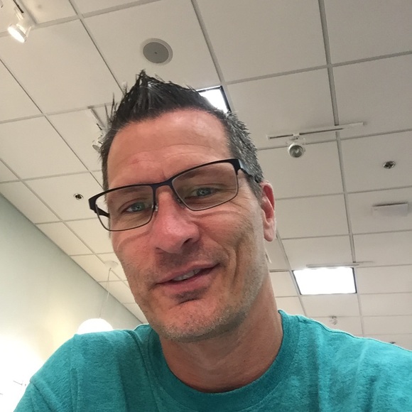 Profile Picture of Jeff Huerter (@sportsnbikes) on Poshmark