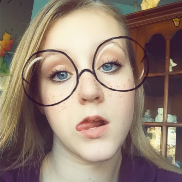 Profile Picture of Karey Stewart (@kareystewart) on Poshmark