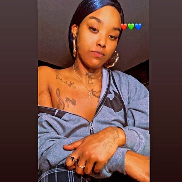 Profile Picture of O Baabie (@obaaabie) on Poshmark