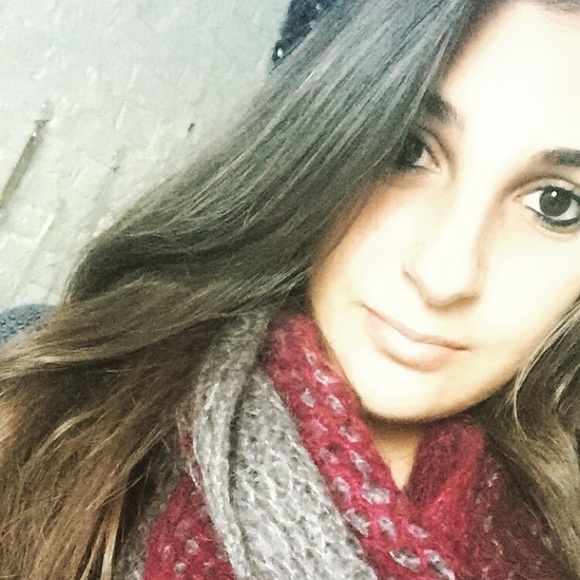 Profile Picture of Angelica Raftopoulos (@araftopoulos) on Poshmark