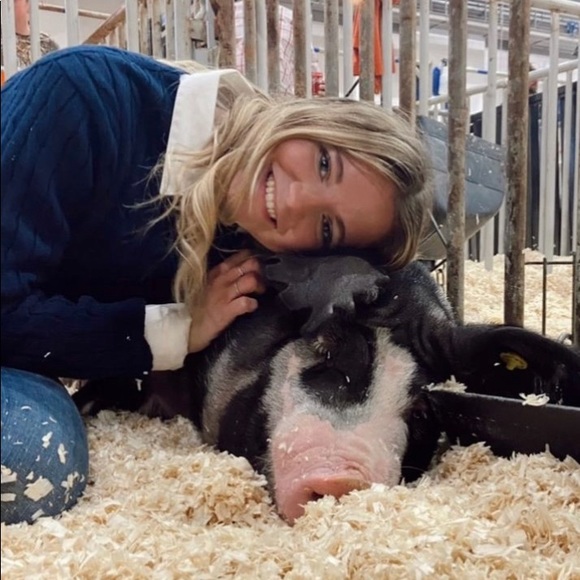 Ashlee Holmquest - Poshmark Profile Picture of Ashlee Holmquest (@ashlee_243) on Poshmark