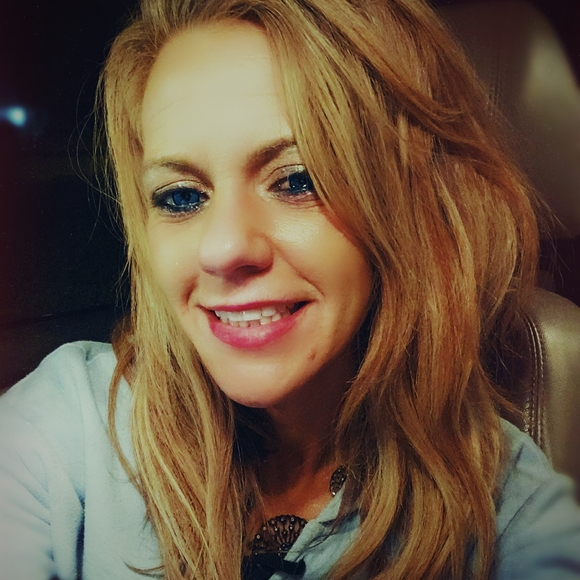 Profile Picture of Sarah Mccutchen (@sarahmccutchen) on Poshmark