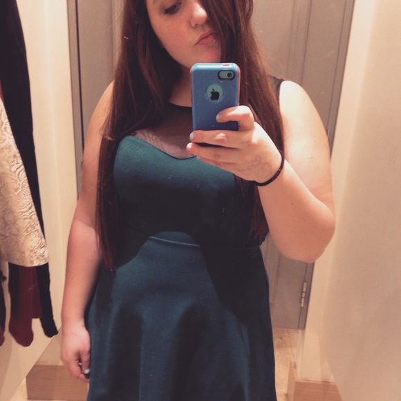 Profile Picture of Amber Blake (@ambsblake) on Poshmark