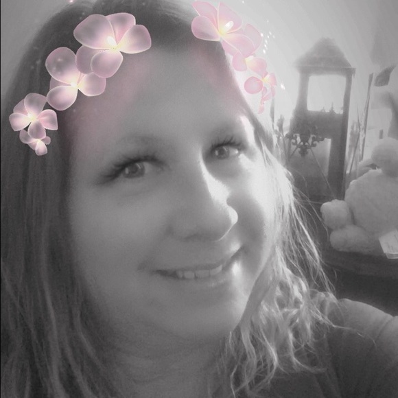 Profile Picture of Tara Casucci (@tzooch) on Poshmark