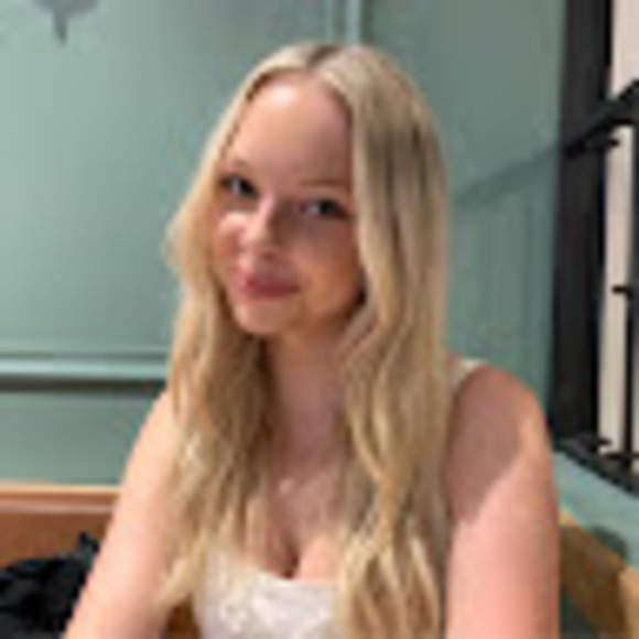 Profile Picture of Hanna Onysko (@hannaonysko) on Poshmark