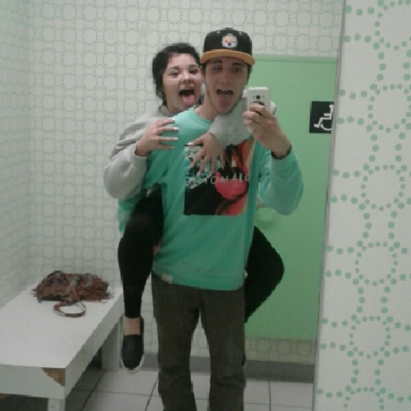 Profile Picture of Shayna Abbott (@shaynaabbott) on Poshmark