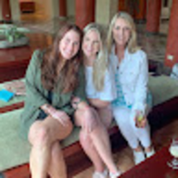 Profile Picture of Traci Easterling (@tracieaster411) on Poshmark