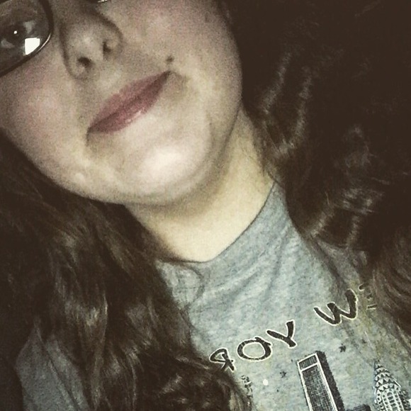 Profile Picture of Jamie Latwiss (@jamiee__lynn) on Poshmark