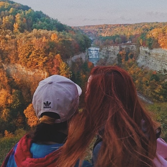 Profile Picture of Hannah Tyer (@thegoodtire) on Poshmark