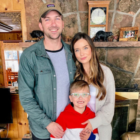 Profile Picture of Skylar James (@skylarphenis) on Poshmark