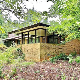 Profile Picture of Scott Reed (@savingmidcenturyhouses) on Instagram