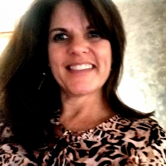 Profile Picture of Christi Gist (@gistbell) on Poshmark