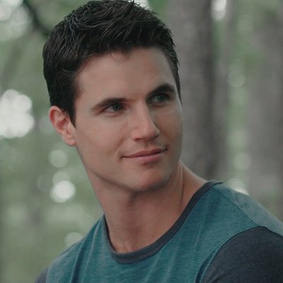 Profile Picture of Peter Grayson-Helvar (@thebrightnxght) on Twitter