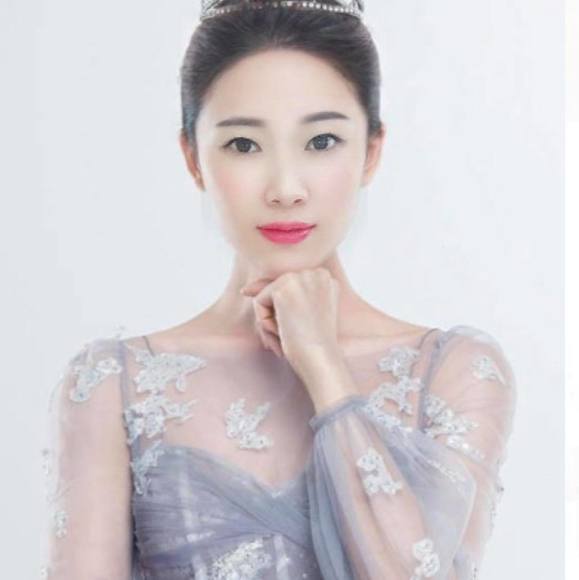 Profile Picture of Shan Lin (@shanlin1987) on Poshmark