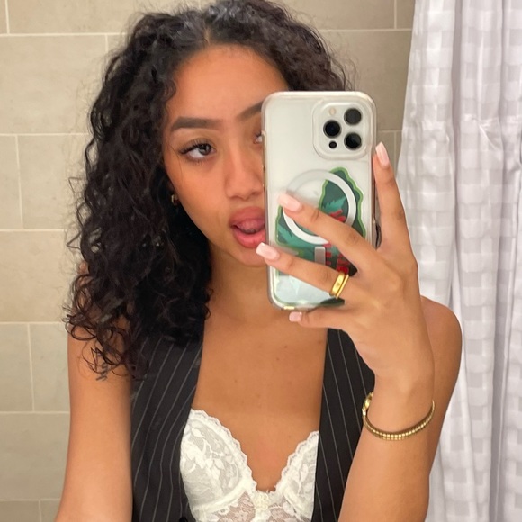 Profile Picture of Luana Strader (@l_strader) on Poshmark