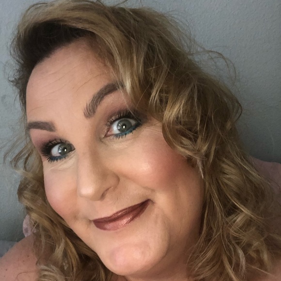 Profile Picture of Michelle Corbaley (@flickerlane) on Poshmark