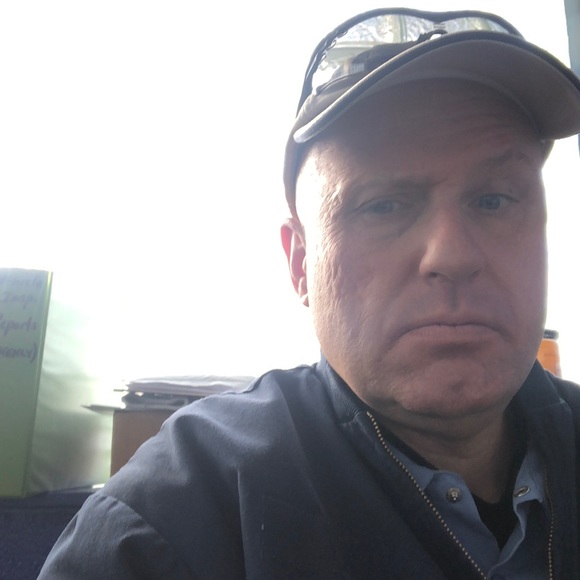 Profile Picture of Jeff Guziec (@jeffguziec) on Poshmark