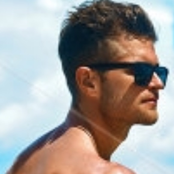 Profile Picture of Chris Bliss (@chicky621) on Poshmark