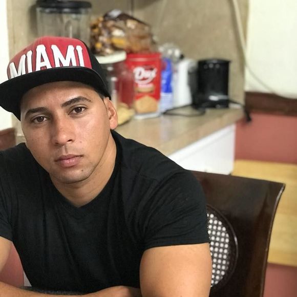 Profile Picture of Luisel Plasencia (@luisel0927) on Poshmark