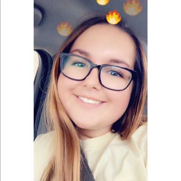 Profile Picture of Mackenzie Campbell (@kenzieryan6) on Poshmark