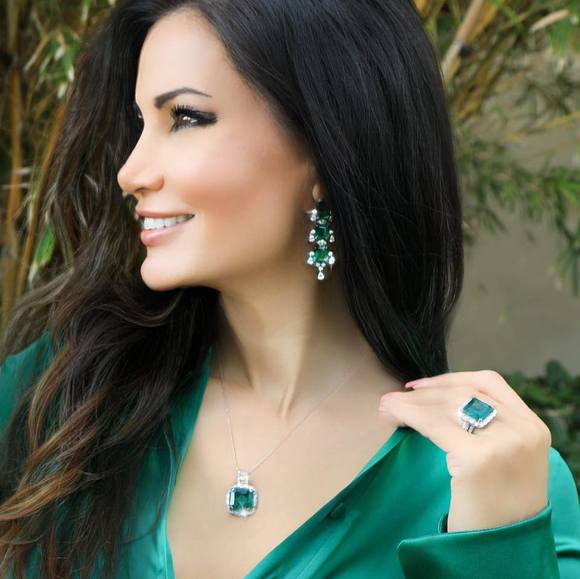 Profile Picture of Julie Weintraub (@juliej3101) on Poshmark