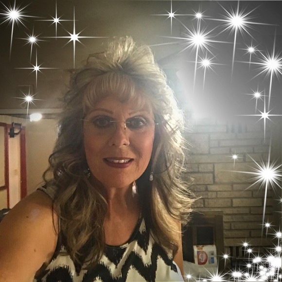 Profile Picture of Linda Boshart (@lindab97389) on Poshmark