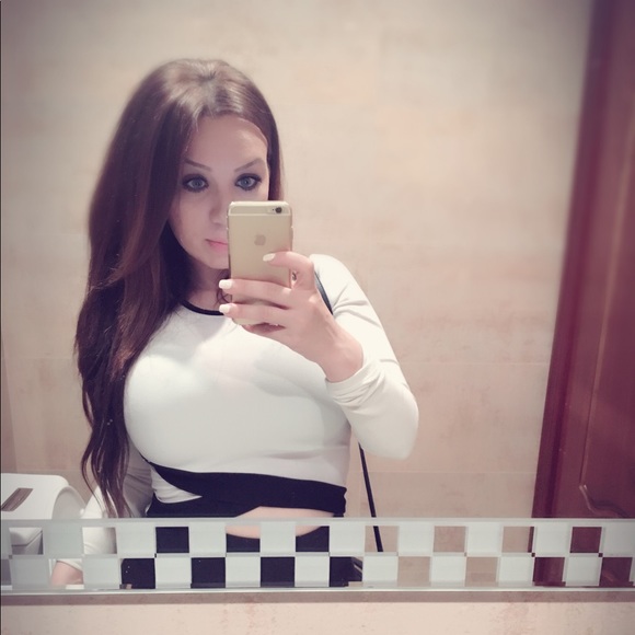 Profile Picture of Susanna Matrosyan (@suzzzym) on Poshmark