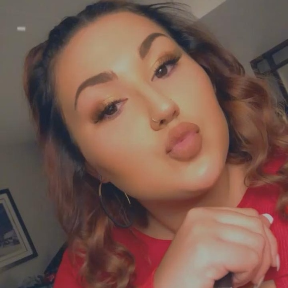 Profile Picture of Maggie Barcomb (@barcomb29) on Poshmark