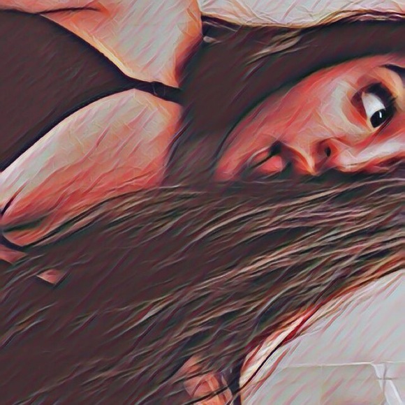 Profile Picture of Isabella Alvarez (@isa_bella0109) on Poshmark